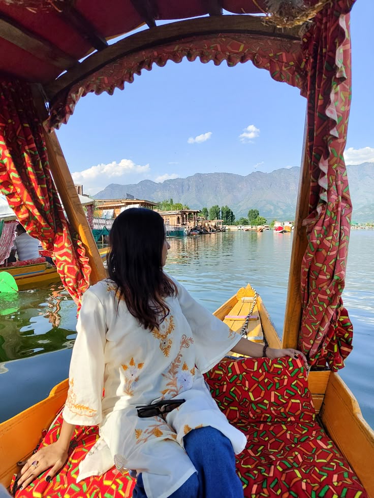 Srinagar- Houseboat Stay