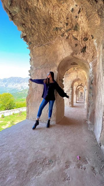 Drive from Gulmarg to Srinagar (60 km / 2 Hours)