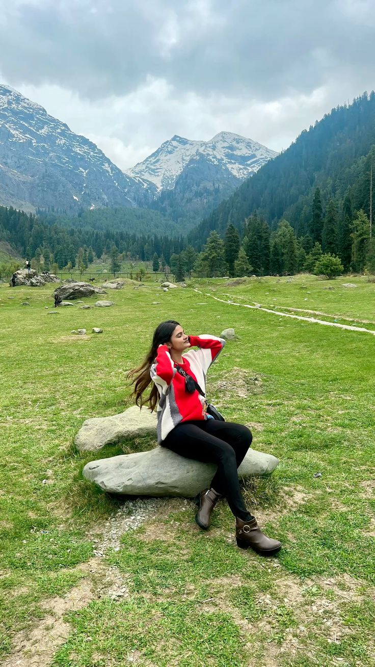 KATRA 02 + SRINAGAR 03 N + PAHALGAM 01 N + HOUSEBOAT + 01N TOUR PACKAGE