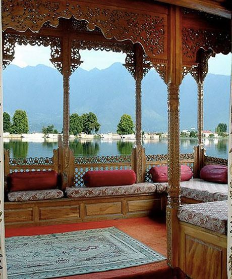 SRINAGAR 02 N + GULMARG 02 N + PAHALGAM 02 N + HOUSEBOAT 01 N  TOUR PACKAGE