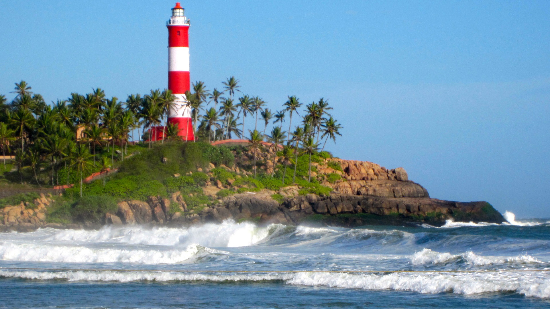 COCHIN 01N + MUNNAR 02N + THEKKADY 01N + HOUSEBOAT 01N + KOVALAM 2N TOUR PACKAGE